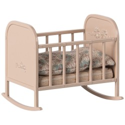 Berceau en métal rose pour...